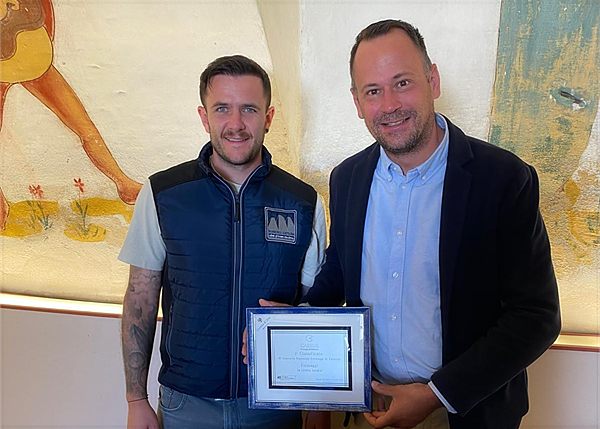 Sales manager Marco Cancedda and managing director Florian Hellweger with the certificate for first place at Caseus Italy 2026